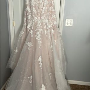 New with tags size 16 David’s bridal sold out gown